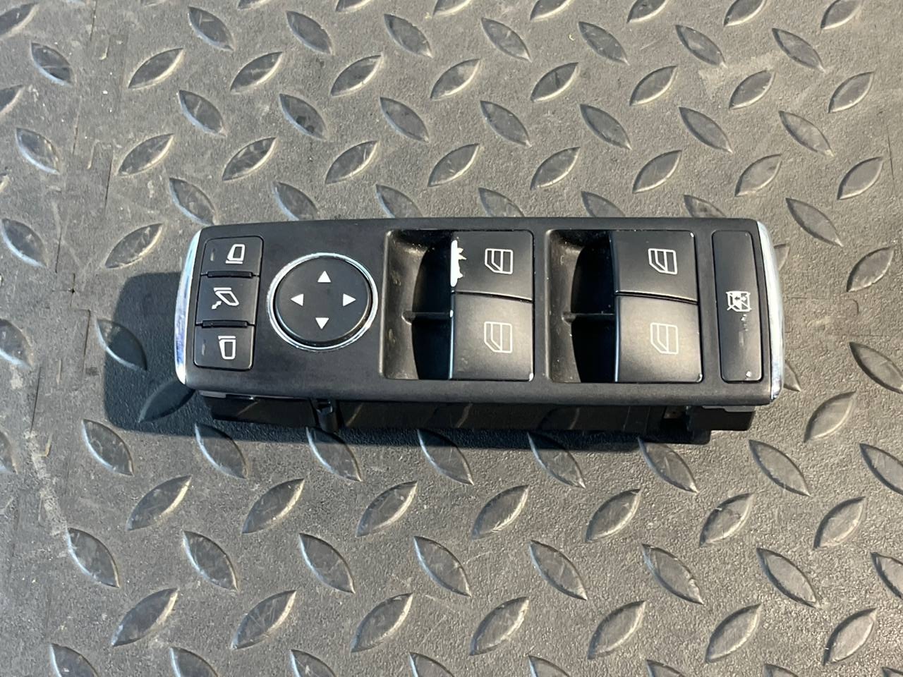 Блок управления стеклоподъемниками Mercedes C/W204 2006-2015