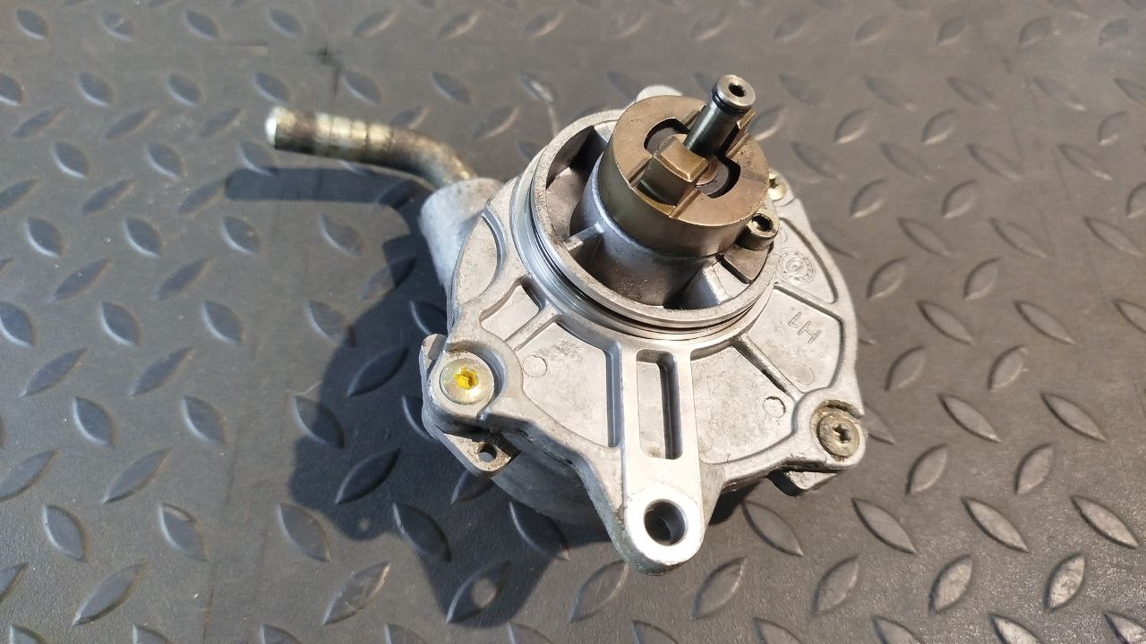 Насос вакуумный Mercedes C/W203 2000-2008