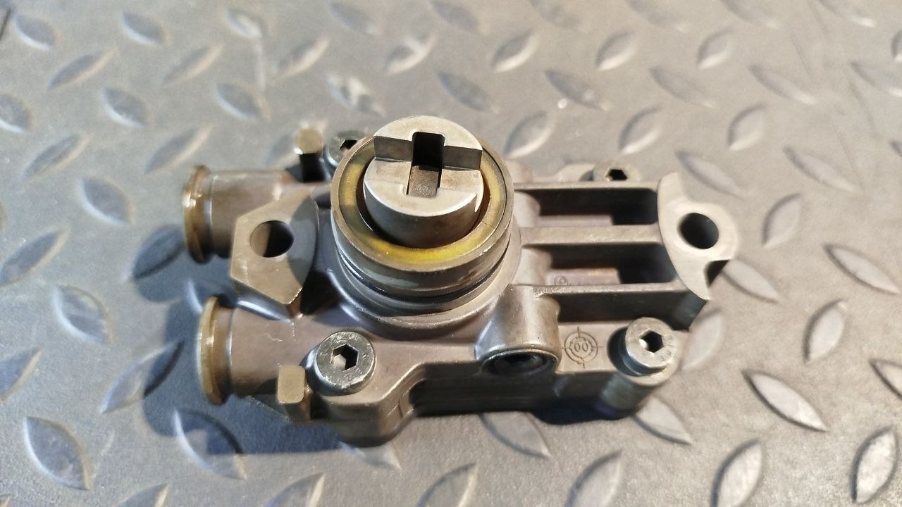 Насос подкачки Mercedes C/W203 2000-2008