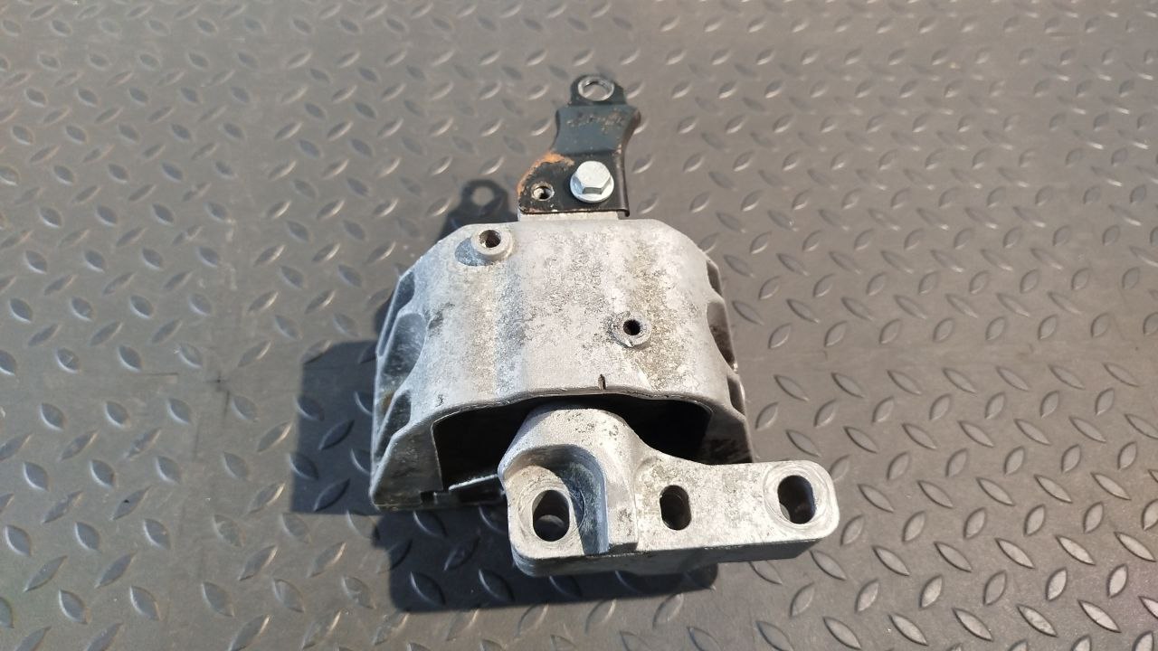 Опора двигателя Volkswagen Golf/4 1997-2006
