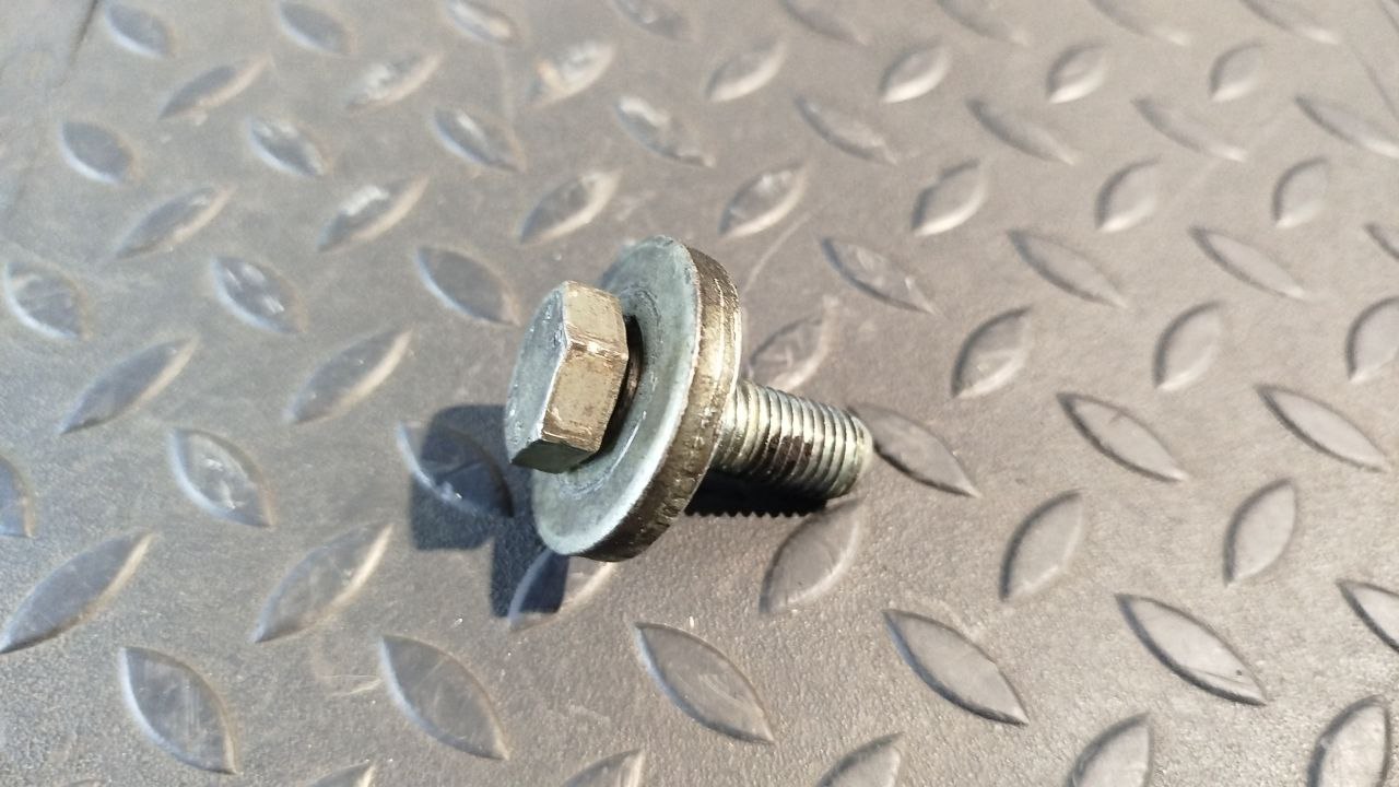 Болт распредвала Volkswagen Golf/4 1997-2006