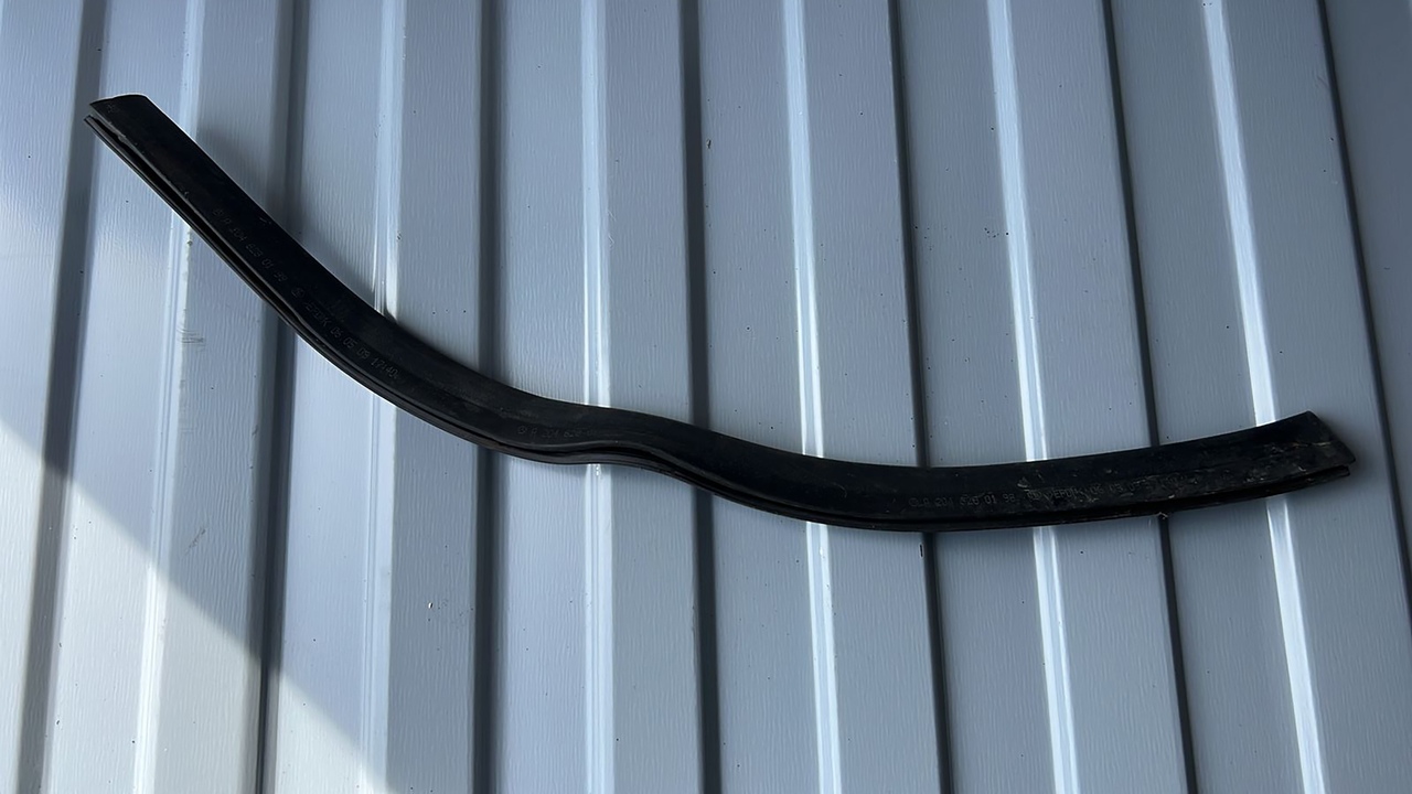 Уплотнитель капота Mercedes C/W204 2006-2015