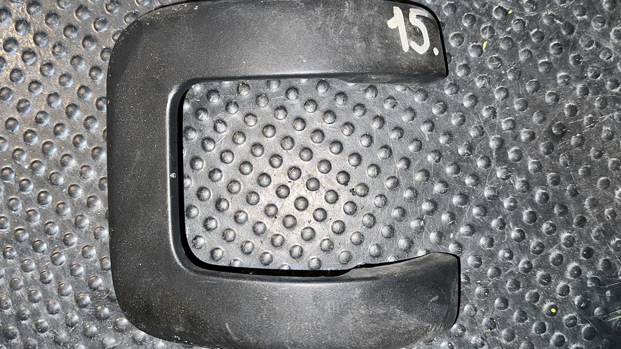 Накладка петли багажника правая Opel Movano/A 2003-2010