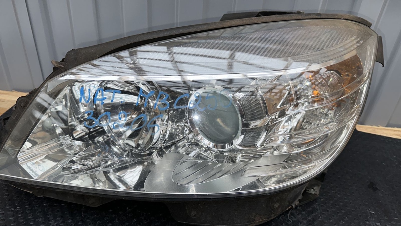 Фара левая Mercedes C/W204 2006-2015