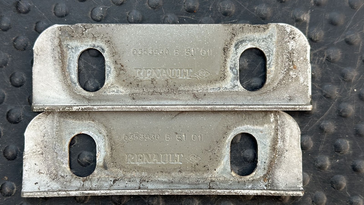 Проставка петли двери передняя Opel Movano/A 2003-2010