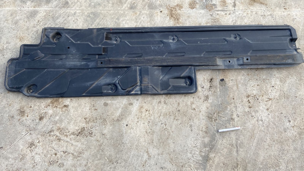 Защита антигравийная правая Mercedes C/W204 2006-2015