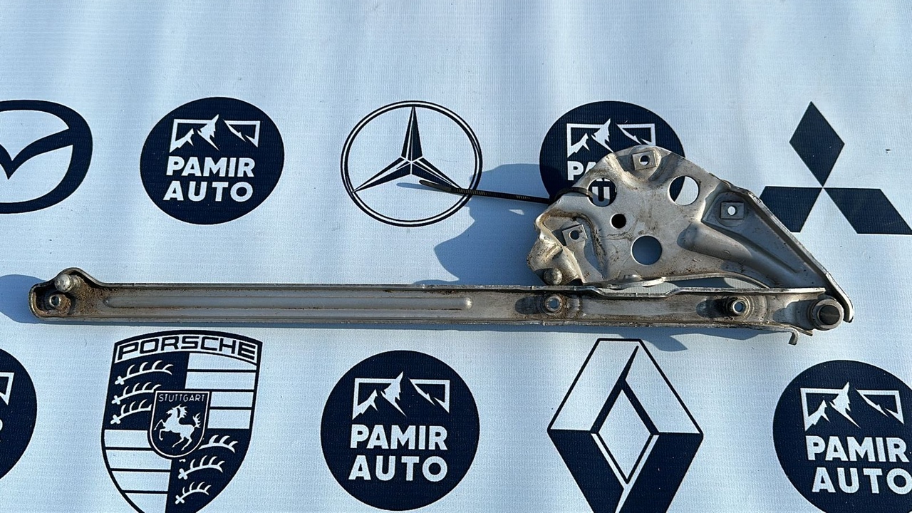 Петля капота правая Mercedes E/W210 1995-2003