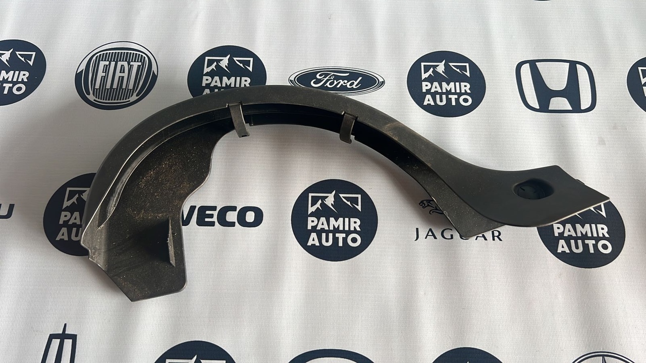 Накладка петли багажника правая Mercedes C/W204 2006-2015