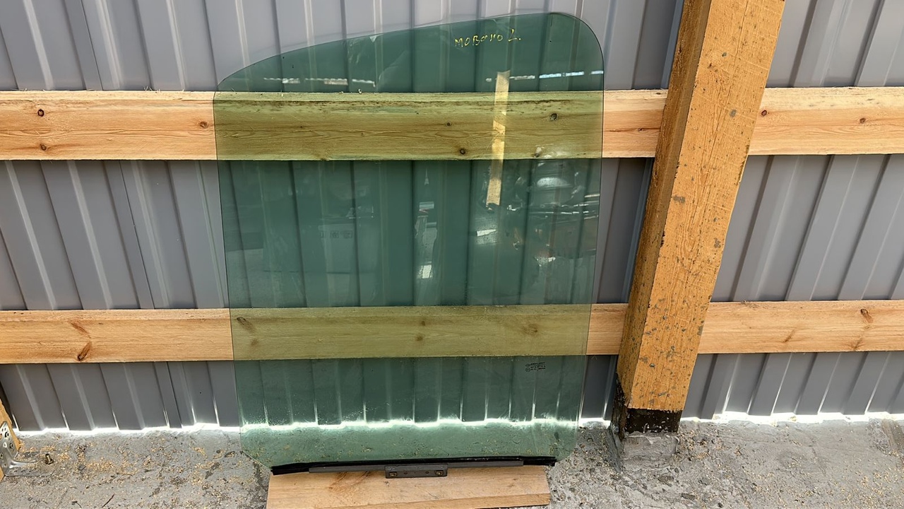 Стекло двери переднее левое Opel Movano/A 2003-2010