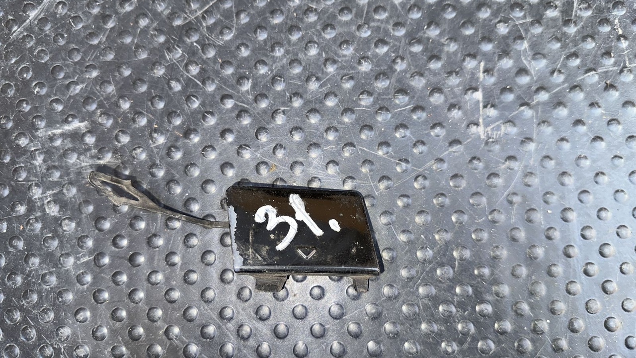 Крышка буксировочного крюка BMW 1/E87 2004-2011