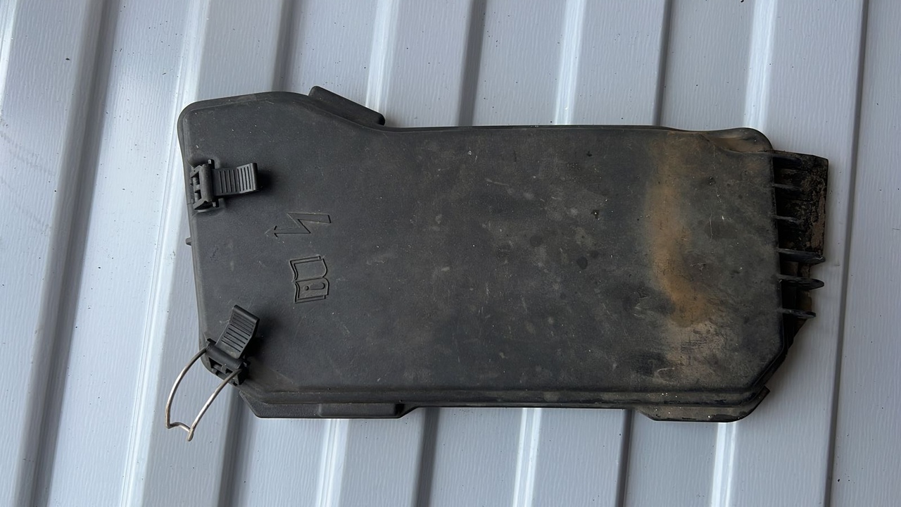 Крышка блока предохранителей Mercedes C/W204 2006-2015