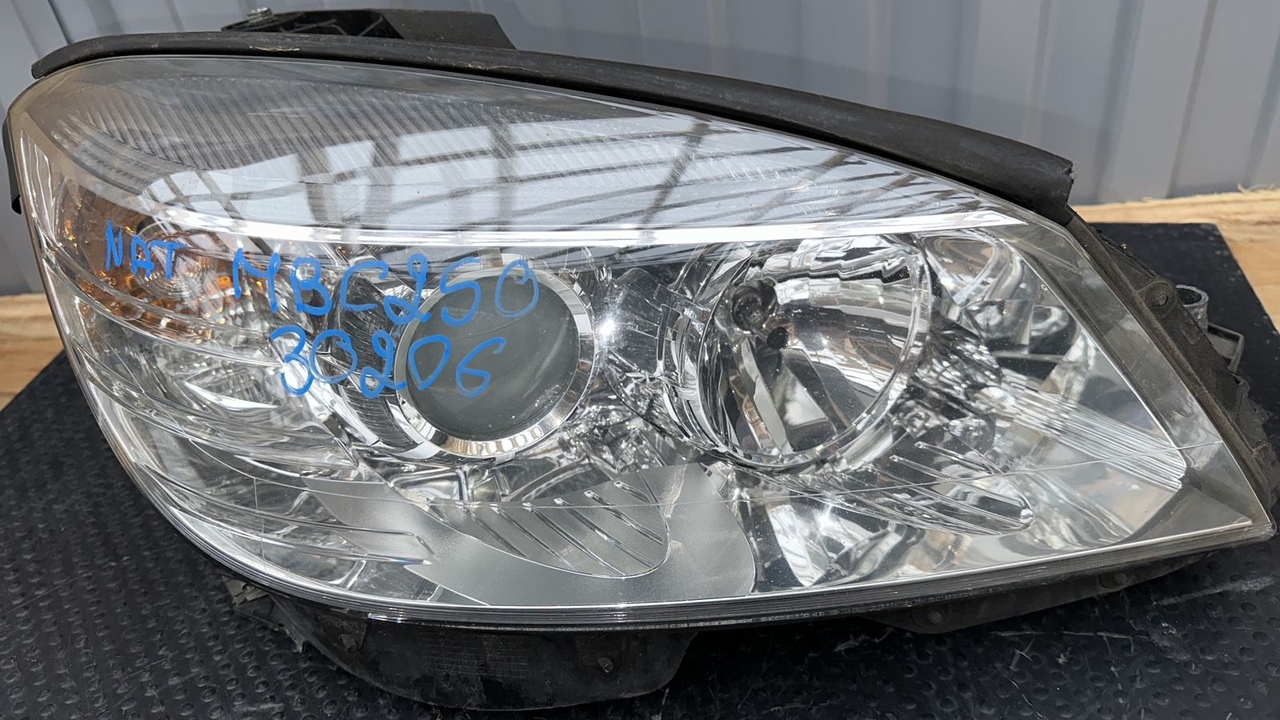 Фара правая Mercedes C/W204 2006-2015