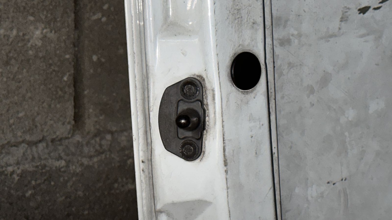 Направляющая двери сдвижной Opel Movano/A 2003-2010