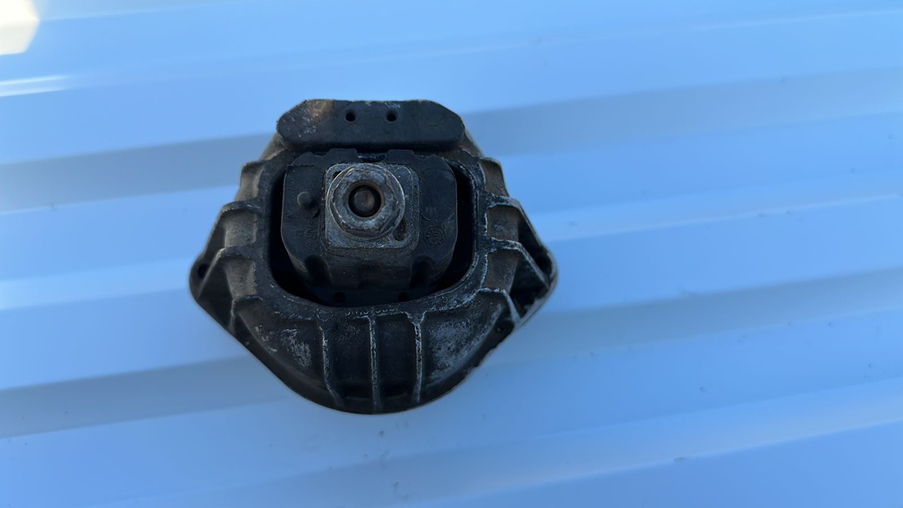 Опора двигателя BMW 1/E87 2004-2011