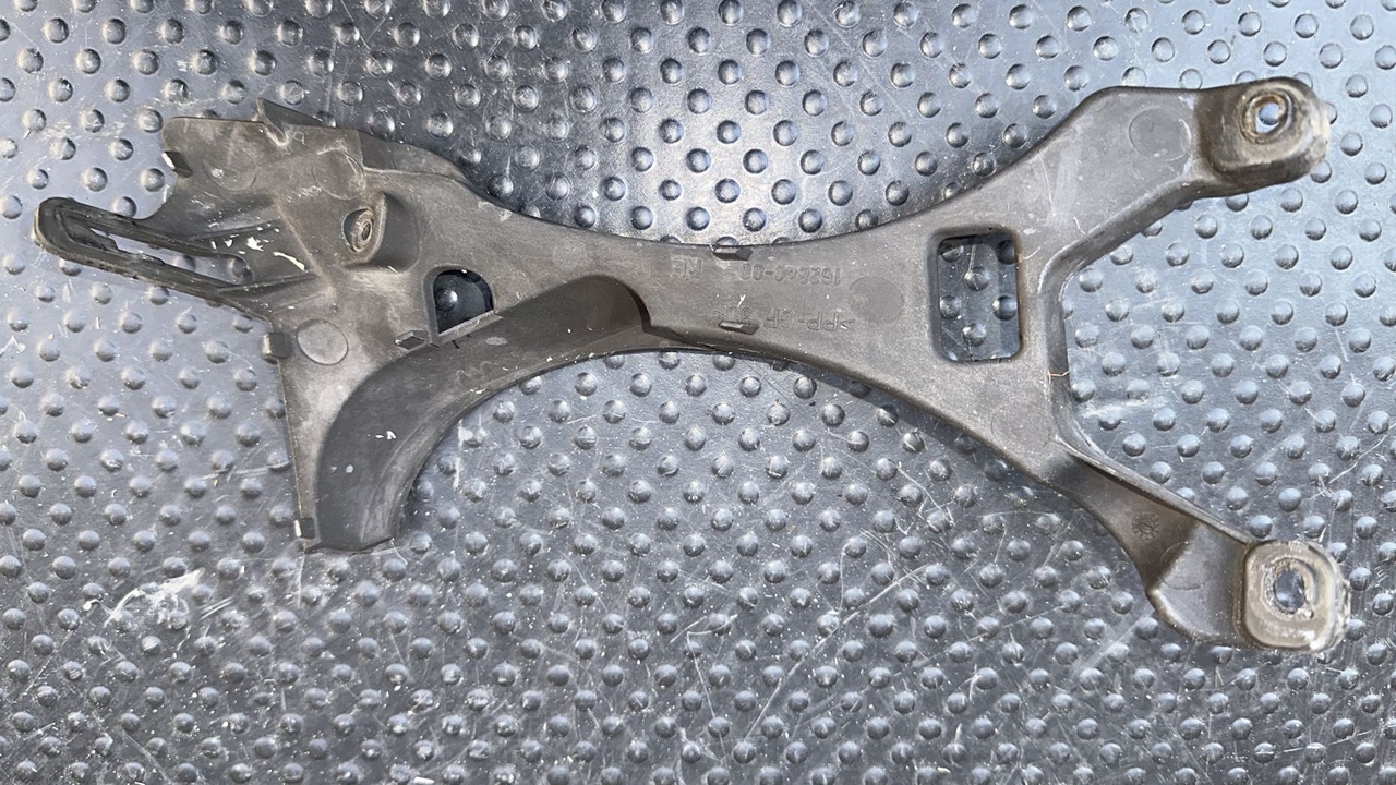 Кронштейн фары правый Mercedes E/W211 2002-2009