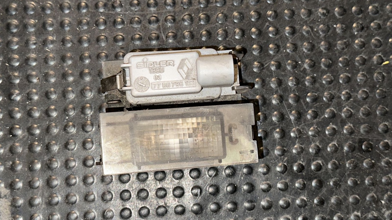 Фонарь подсветки номера Opel Movano/A 2003-2010