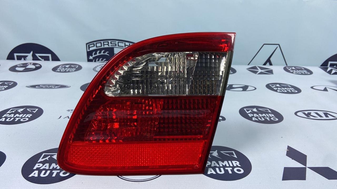 Фонарь задний внутренний правый Mercedes E/W211 2002-2009