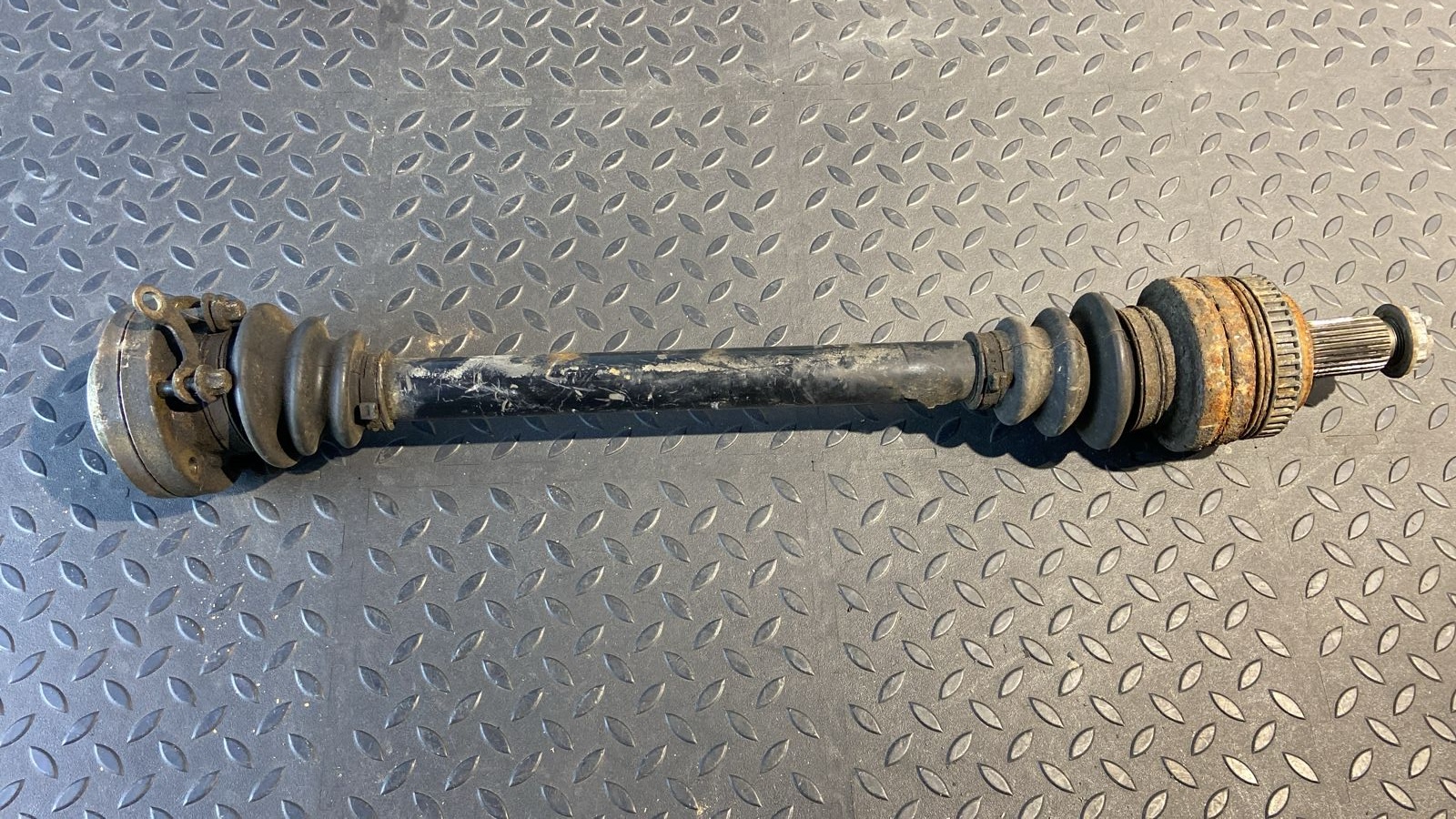 Полуось задняя левая BMW 3/E46 1998-2007