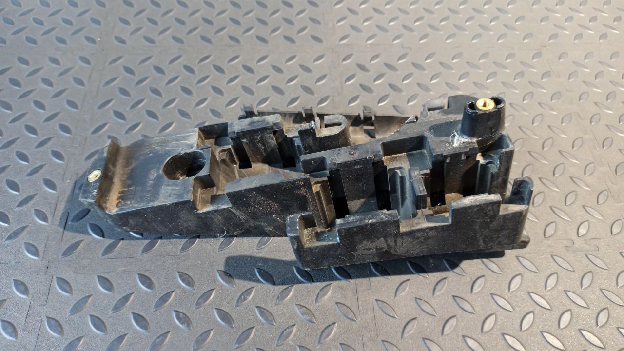 Кронштейн блока предохранителей Opel Vectra/C 2002-2008