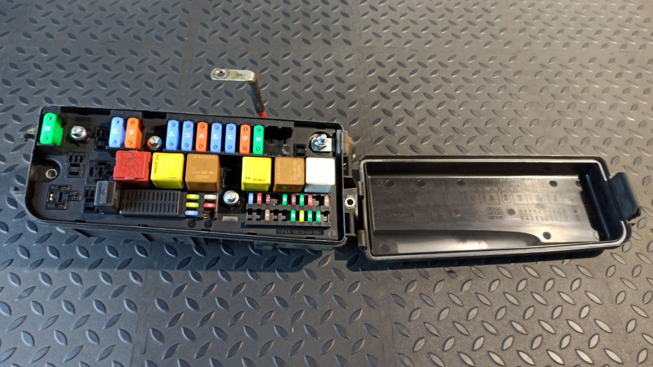 Блок предохранителей Opel Vectra/C 2002-2008