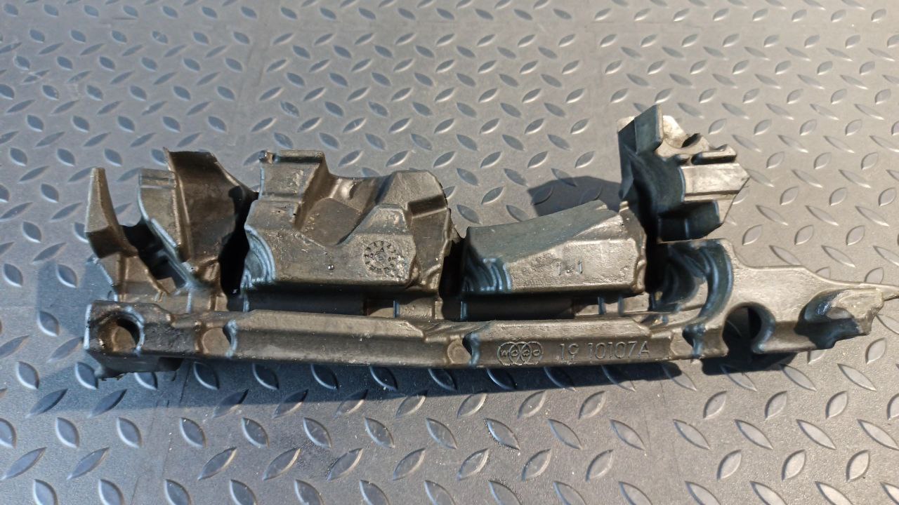 Шумоизоляция крышки на двигатель Mercedes E/W211 2002-2009