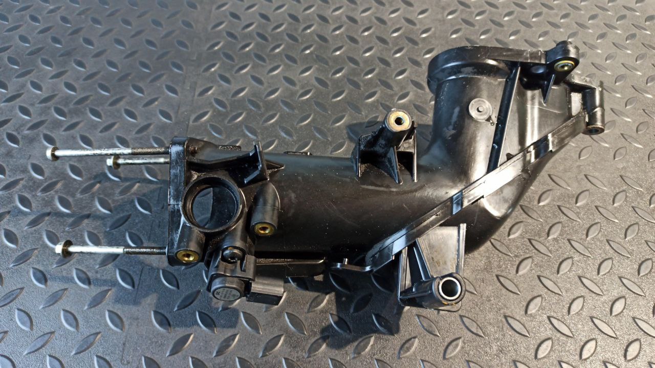 Патрубок интеркулера Mercedes E/W211 2002-2009