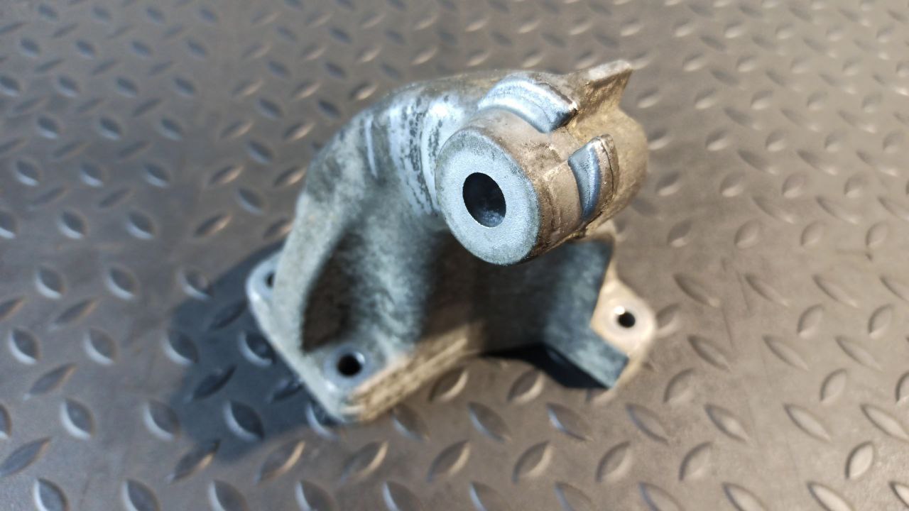 Кронштейн двигателя Mercedes E/W211 2002-2009