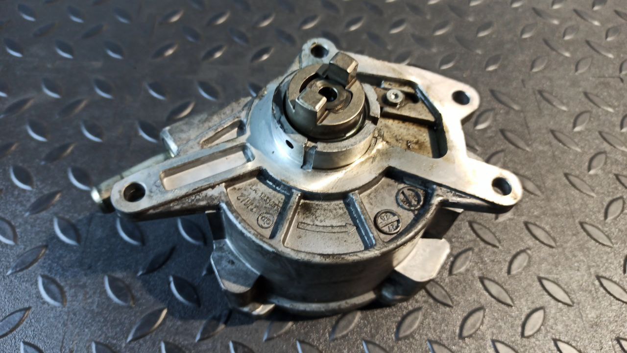 Насос вакуумный Mercedes E/W211 2002-2009