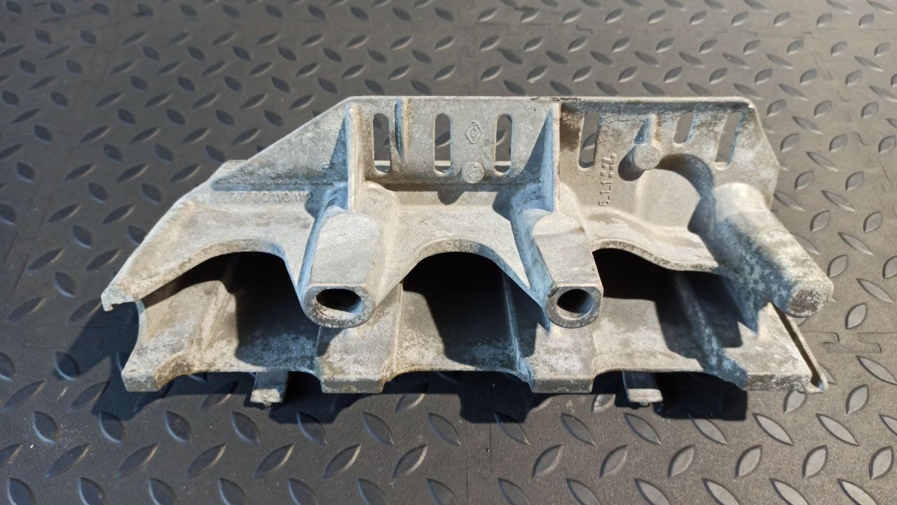 Кронштейн впускного коллектора Renault Scenic/2 2003-2009