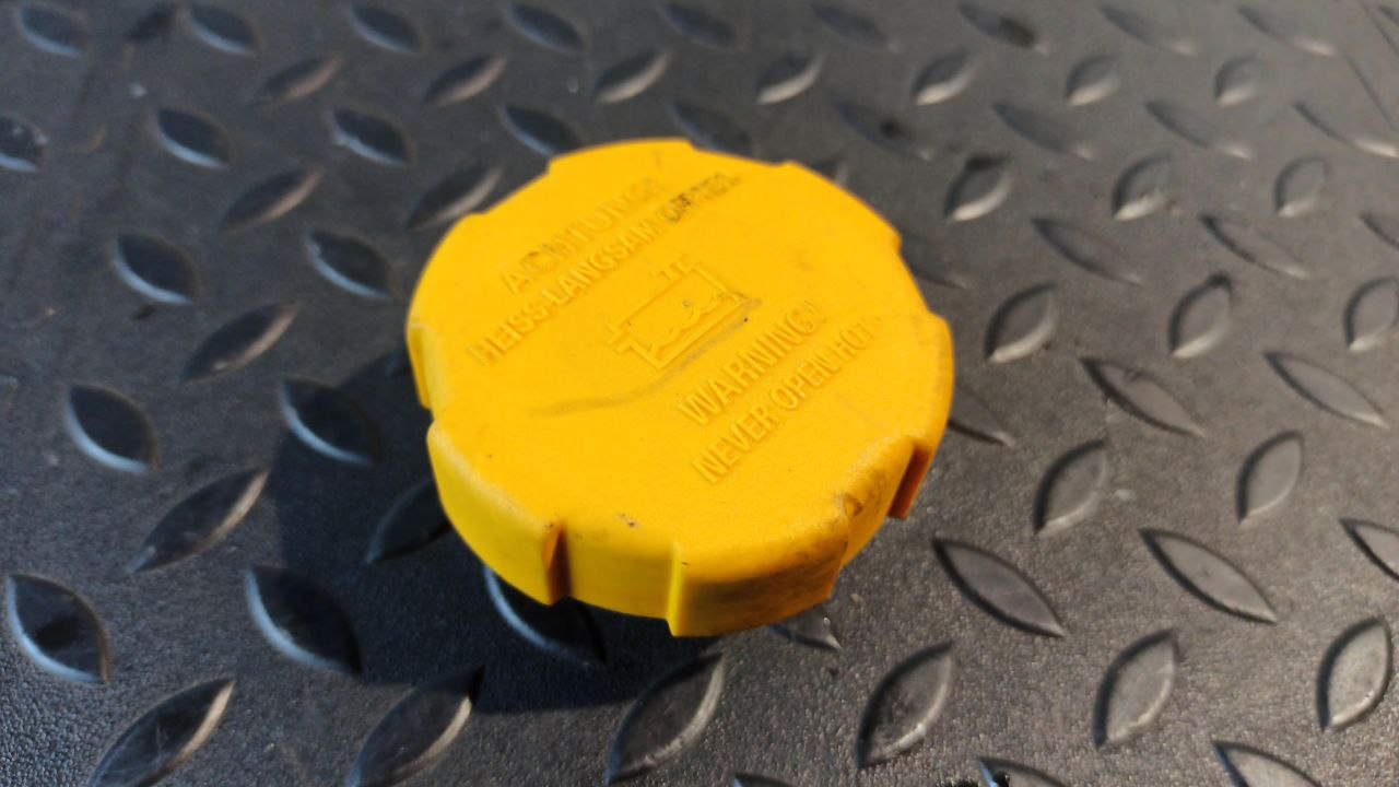 Крышка расширительного бачка Opel Zafira/B 2005-2014