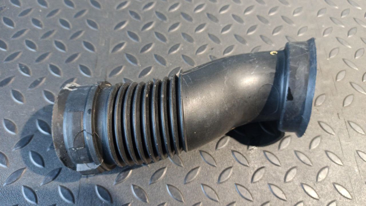 Патрубок воздушного фильтра Opel Zafira/B 2005-2014