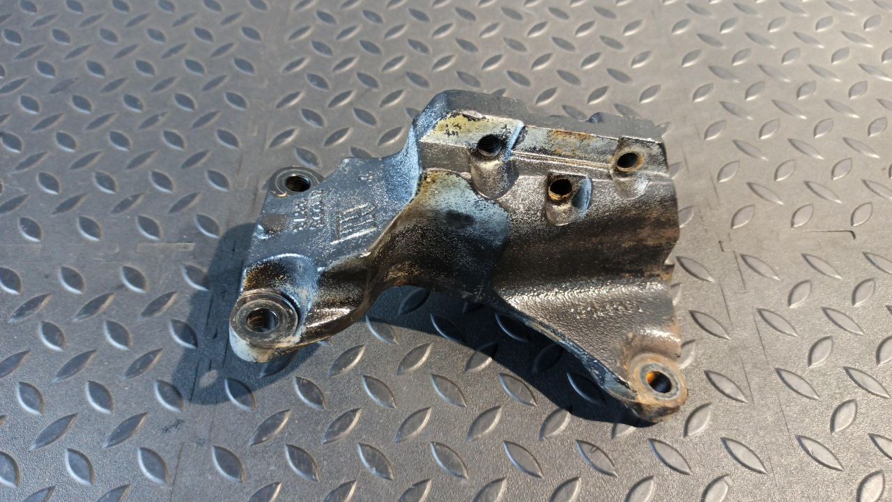 Кронштейн двигателя Opel Zafira/B 2005-2014