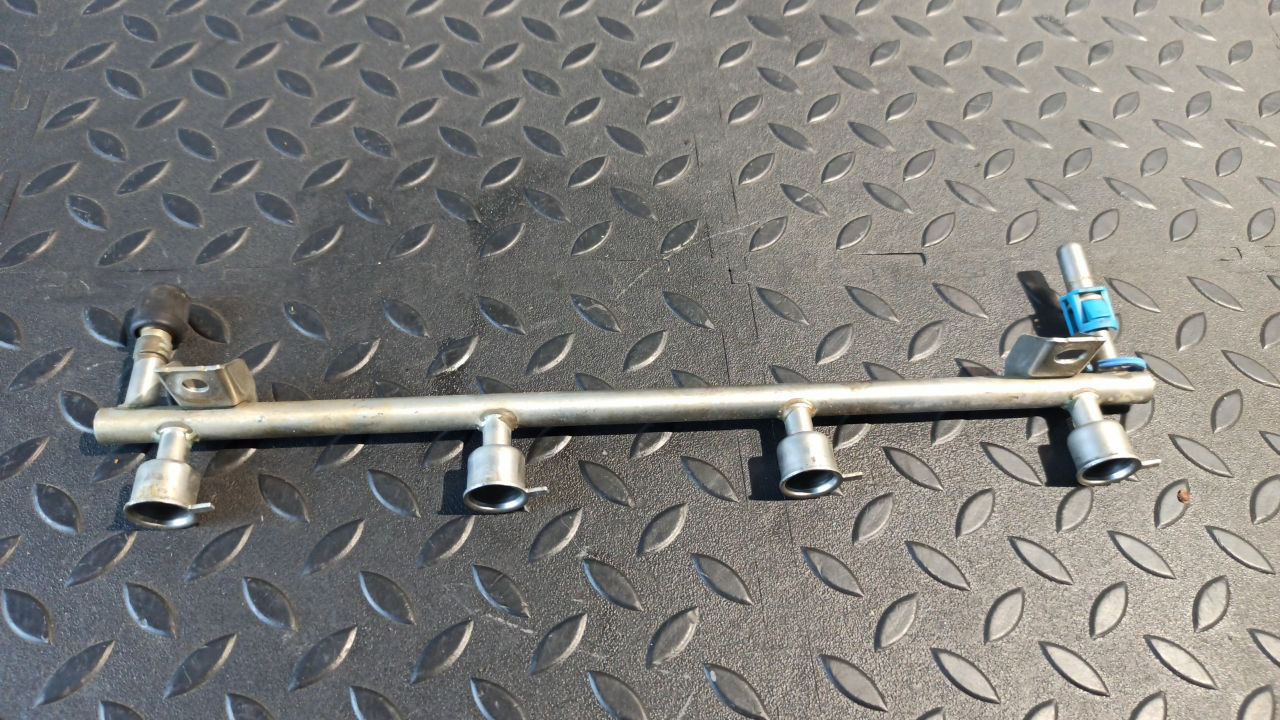 Рампа топливная Opel Zafira/B 2005-2014