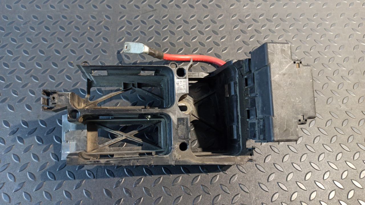 Корпус блока предохранителей Opel Zafira/B 2005-2014