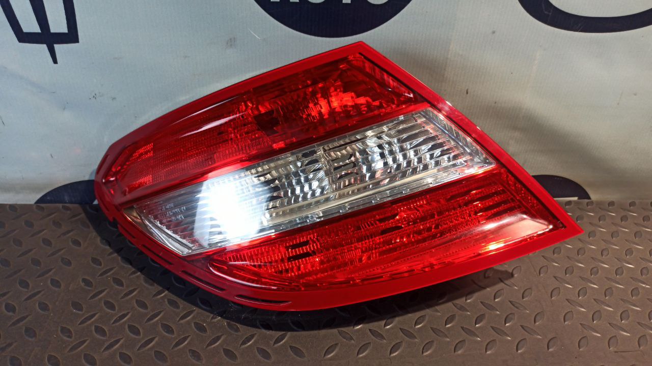 Фонарь задний левый Mercedes C/W204 2006-2015