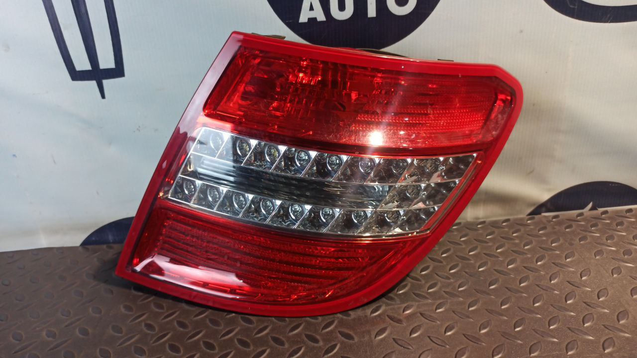 Фонарь задний правый Mercedes C/W204 2006-2015