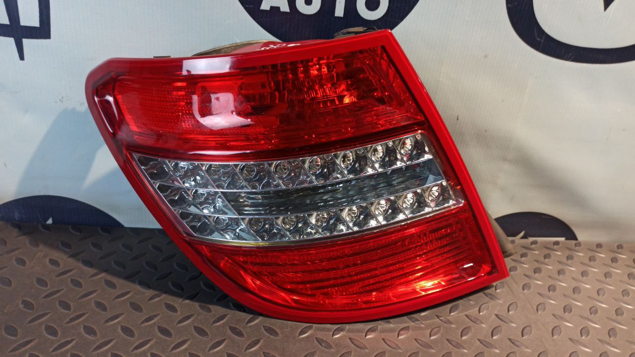 Фонарь задний левый Mercedes C/W204 2006-2015