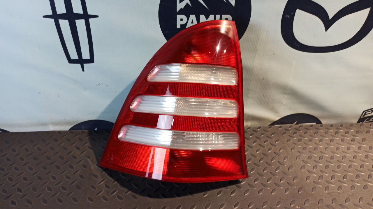 Фонарь задний левый Mercedes C/W203 2000-2008