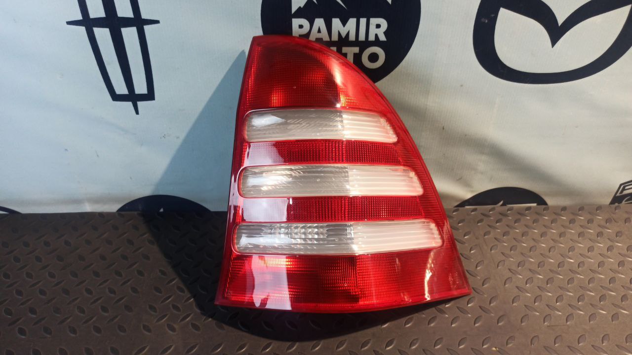 Фонарь задний правый Mercedes C/W203 2000-2008