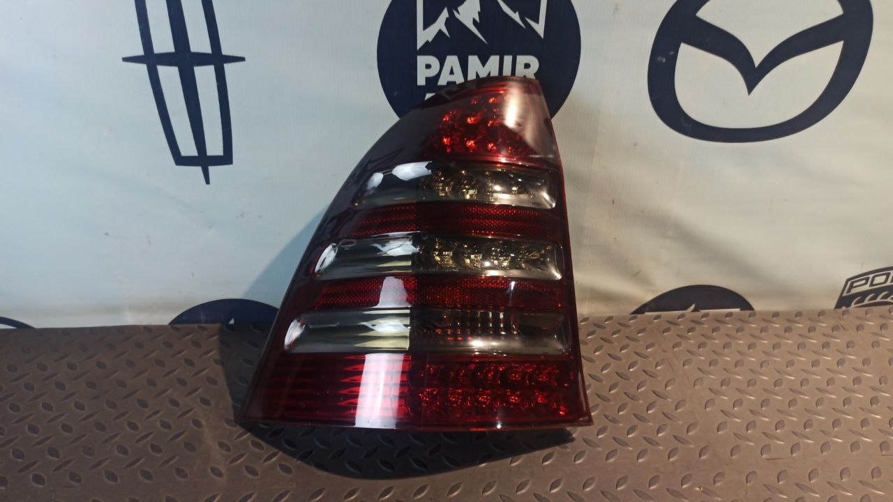 Фонарь задний левый Mercedes C/W203 2000-2008