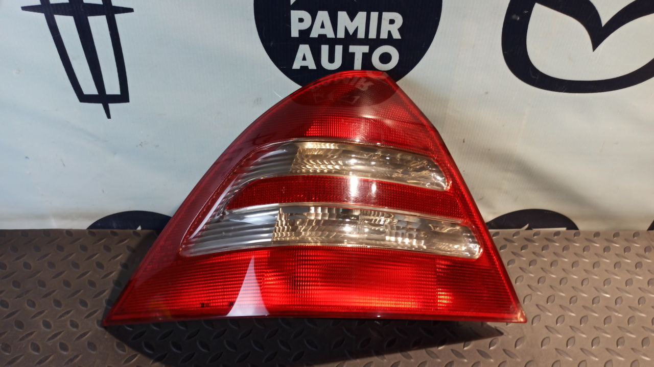 Фонарь задний левый Mercedes C/W203 2000-2008