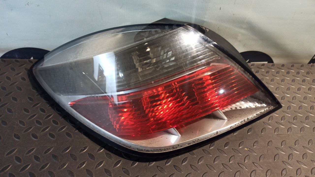 Фонарь задний левый Opel Astra/H 2004-2014