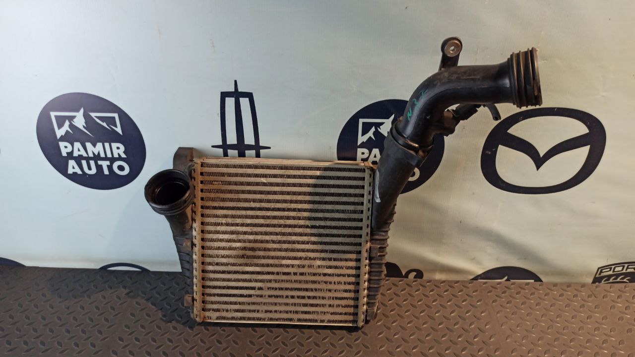 Интеркулер правый Volkswagen Touareg 2002-2010