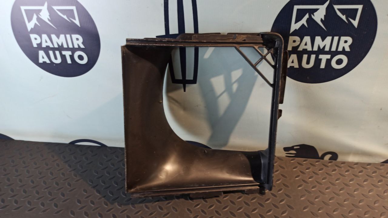 Воздуховод интеркулера правый Volkswagen Touareg 2002-2010