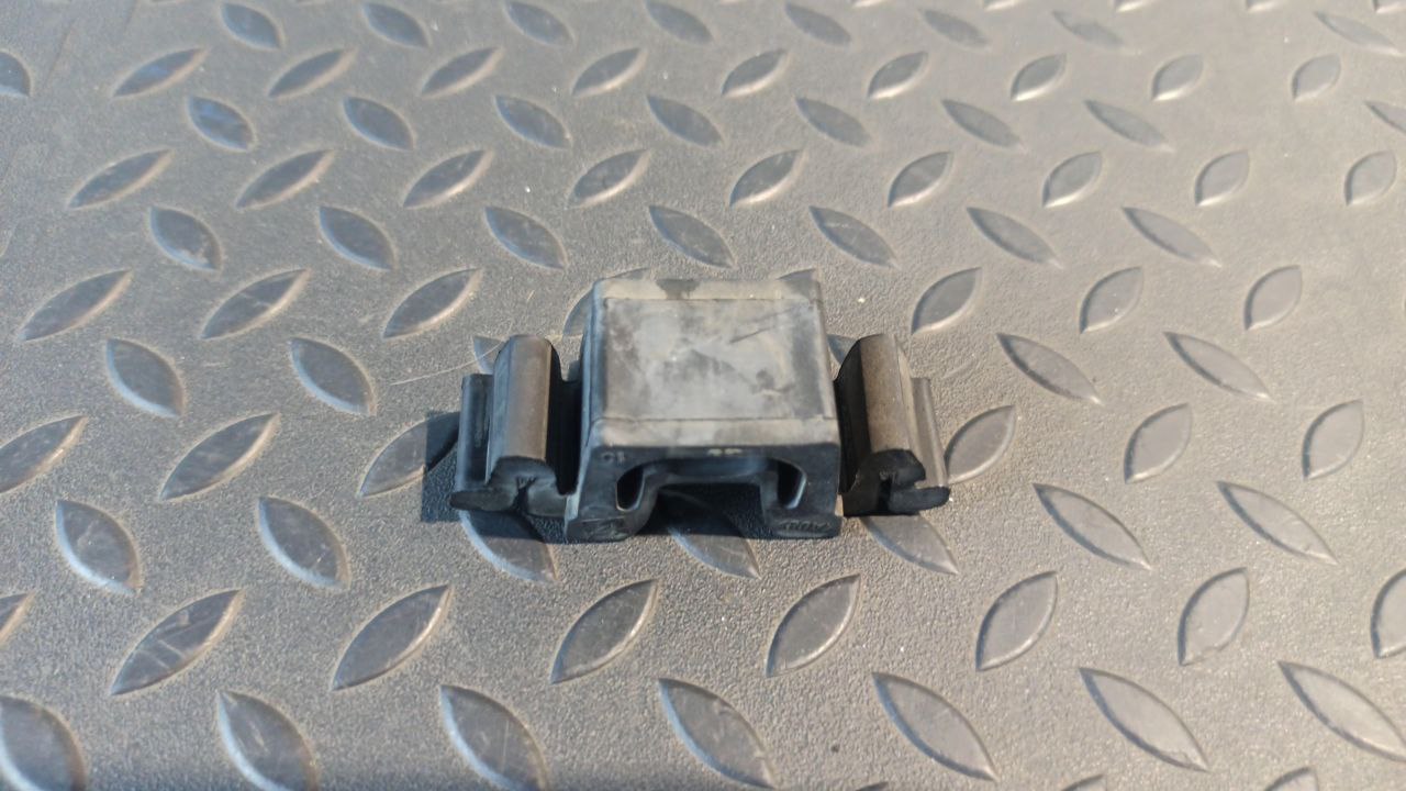 Кронштейн радиатора Renault Megane/2 2002-2009