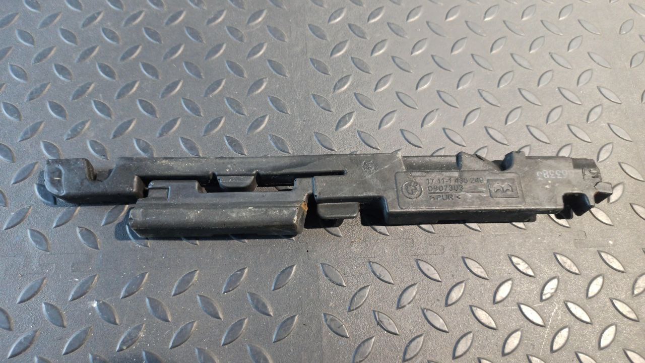 Уплотнитель кронштейна радиатора правый BMW 3/E46 1998-2007