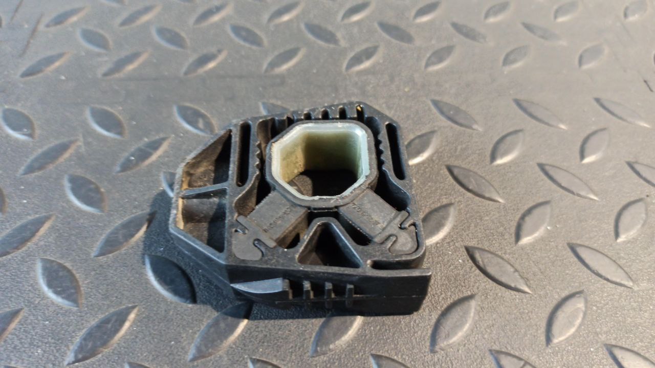 Кронштейн радиатора Volkswagen Caddy/3 2004-2015