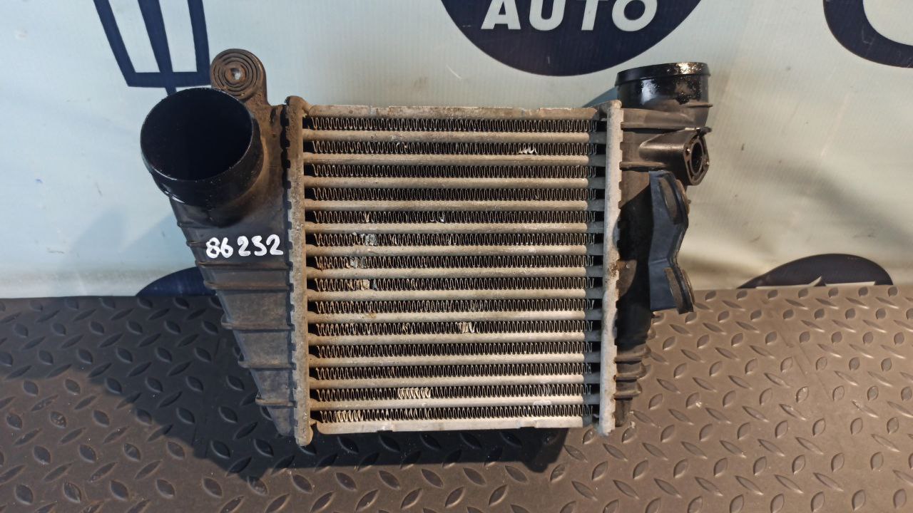 Интеркулер Volkswagen Golf/4 1997-2006