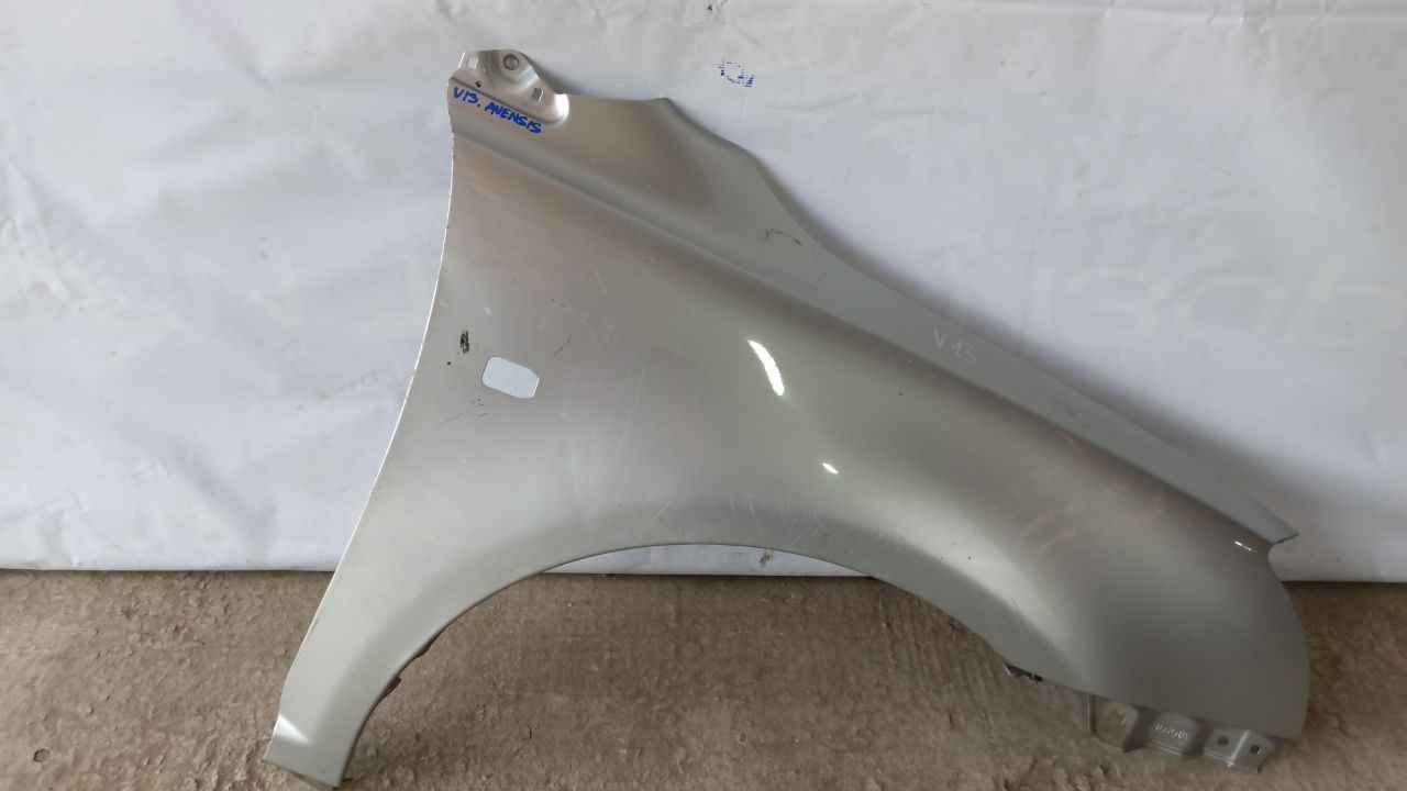 Крыло переднее правое Toyota Avensis/2 2003-2009