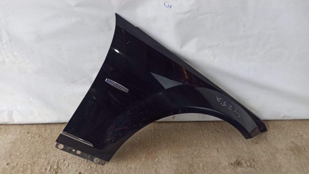 Крыло переднее правое Mercedes C/W204 2006-2015